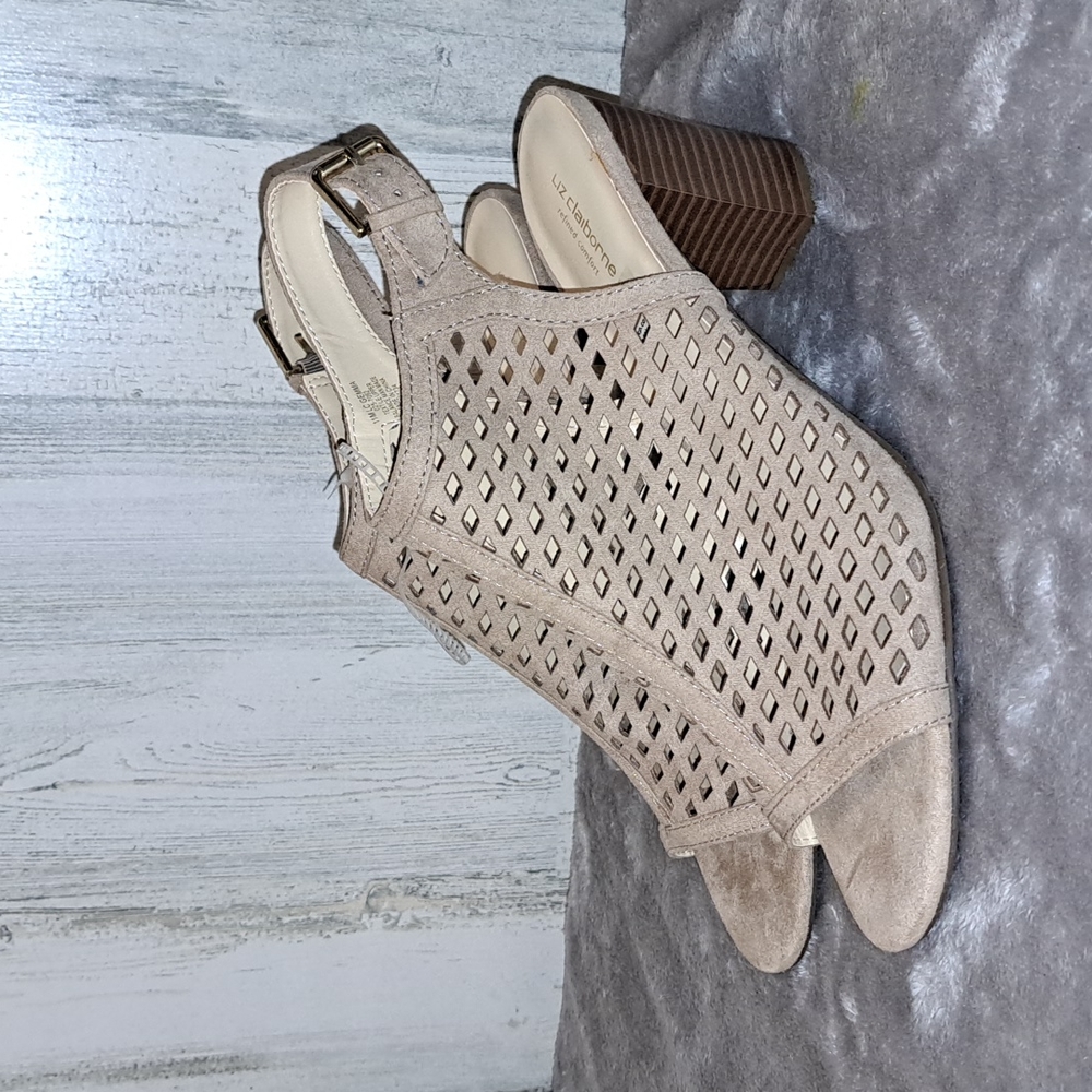 1209 Liz Claiborne Gemma Sandals